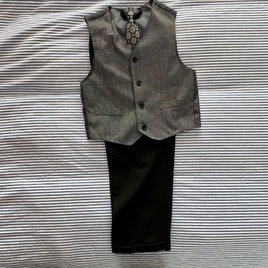 Boy’s Vest, Pants, and Clip on Tie Set size 6